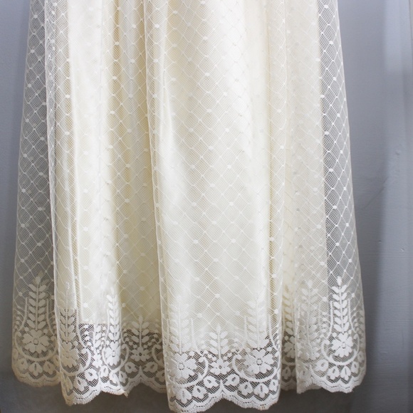 Elegant Cream Lace Dress - Picture 15 of 15